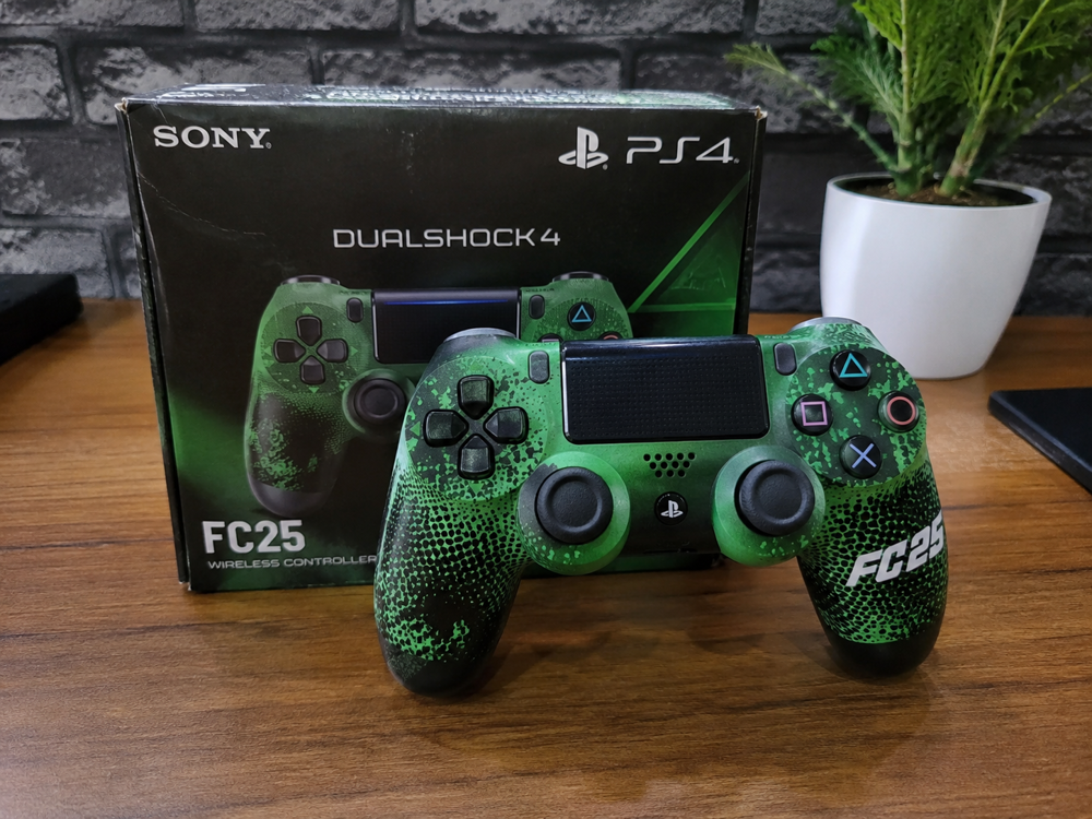دسته بازی سونی مدل SONY DUALSHOCK PS4 طرح FC25 سبز با طراحی سبز مشکی